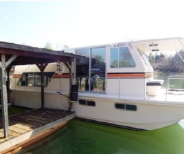 Orange Ruffy Houseboat: 38' X 12' Sleeps 8